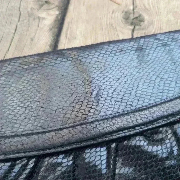 Vintage black faux snake skin clutch with purple  interior - Picture 4 of 8